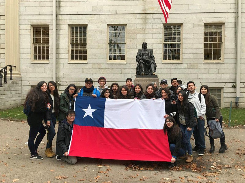 Destacada participación de alumnos puentealtinos en Estados Unidos por concurso internacional de biología sintética
