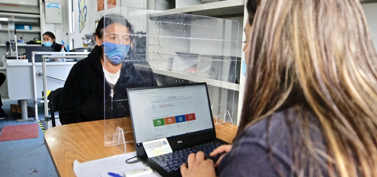 Bibliobuses de Puente Alto continúan apoyando a los vecinos con trámite del 10%