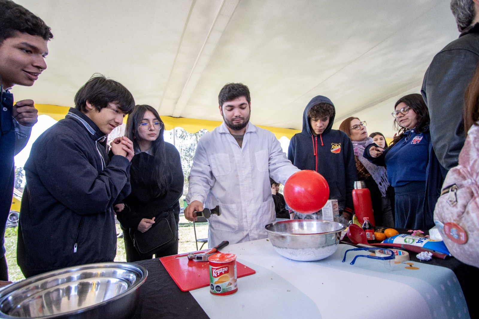 Estudiantes de colegios municipales de Puente Alto disfrutaron del Festival de las Ciencias que se realizó en el Pueblito de Las Vizcachas